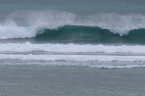 Uma surfada de grandes dimensões em Nusa Dua, em Bali