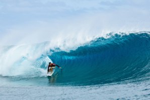 Leonardo Fioravanti fez a melhor onda do dia em Teahupoo