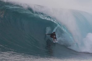 Dose de tubos e aéreos nas Mentawai