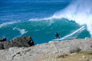 Tomás Farinha durante a ultima grande ondulação na Ilha do Baleal em Novembro de 2020