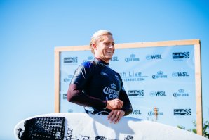 Ethan Ewing e Tatiana Weston Webb vencem o Corona Open J-Bay