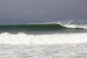 O swell que está a atingir a ilha de Bali. 