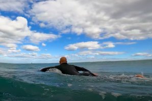 Kelly Slater e Nathan Florence surfam slab, na Austrália