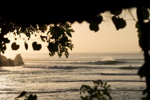 A icónica onda de Padang Padang em Uluwatu