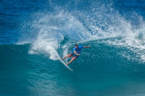 Joel Parkinson no Billabong Pipe Master em 2017