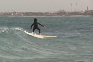 O surf na Arábia Saudita com o &quot;grom&quot; Rafael Howell