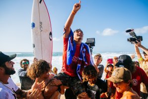 Barron Mamiya e Brisa Hennessy são os vencedores do Hurley Pro Sunset Beach