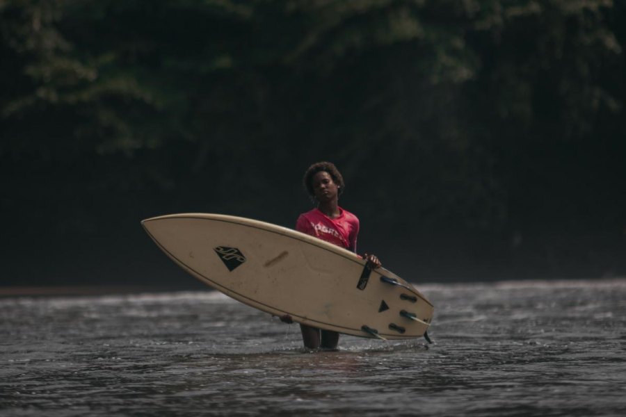 SOMA – O surf como canal de empoderamento feminino em São Tomé
