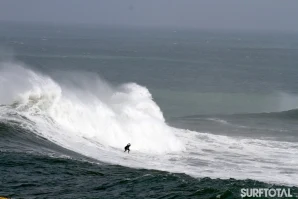 PAPOA JUNTA SURFISTAS DE ONDAS GRANDES -PRIMEIRAS IMAGENS
