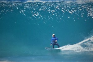 Gabriel Medina nos tubos de São Conrado, no Rio de Janeiro