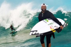 Italo Ferreira em busca de ondas gigantes em Florianópolis