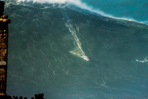 Onda de Sebastian Steudtner na Nazaré vence nos Big Wave Awards