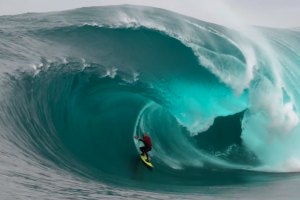 THE RIGHT, UMA DAS ONDAS MAIS PESADAS E TEMIDAS DO MUNDO