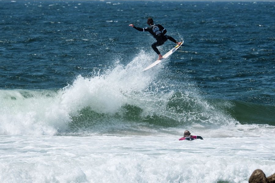 Martim Nunes e Maria Salgado fazem as melhores ondas no 2ª dia no Go Chill Porto Pro