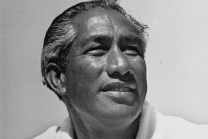 Duke Kahanamoku, o pai do Surf moderno.