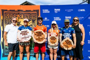 Os vencedores e finalistas juntos com o CEO da WSL assim como de Jessy Milley Dier