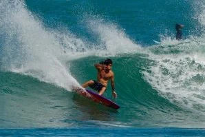 Uma surfada entre pai e filho, com Mason e Michael Ho