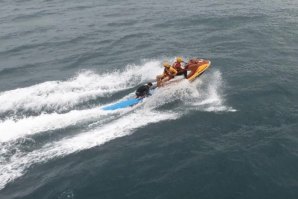 Drone localiza e ajuda em resgate de surfista a 4 km da costa