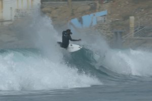 Surfista senegalês Cherif Fall é a prova de que tudo é possível