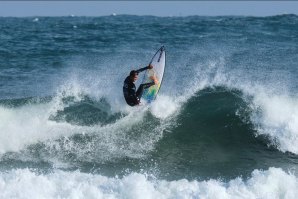 O jovem surfista local Matias Canhoto teve uma boa prestação esta sexta feira