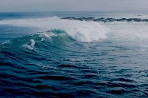 Swell histórico do “Code Red” em Teahupo’o chegou ao Canadá e ofereceu sessões épicas