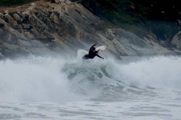 Portugal 2025 | Kauli Vaast mostra estilo e potência em águas frias nacionais