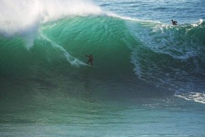 Joana Andrade- a primeira atleta a surfar a onda da Baixa da Viola