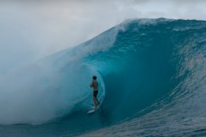 Os melhores momentos de free-surf em Teahupo&#039;o durante o Outerknown Tahiti Pro