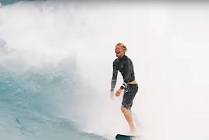 Ondas de oito pés de altura a quebrar em 2 pés de profundidade