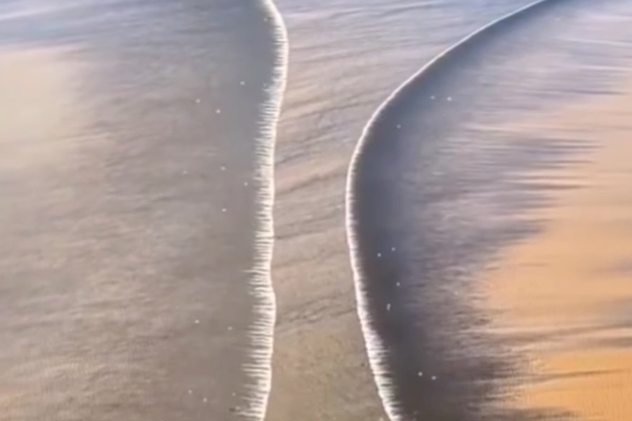 Marés colidem e criam fenómeno raro que parece desenhado à mão