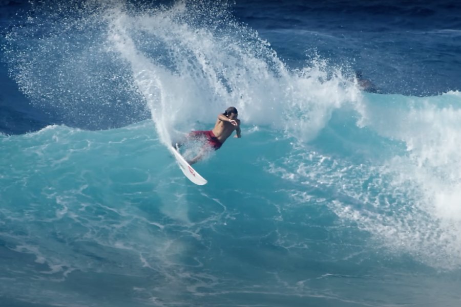 Irmãos Colapinto surfam no Havai