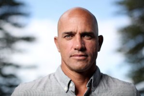 Kelly Slater está em recuperação depois de uma cirurgia na anca