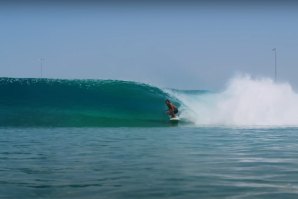 Guia para surfar em Abu Dhabi, com Taj Burrow e Coco Ho