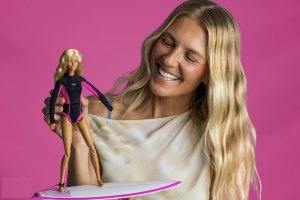 Mattel lança Barbie inspirada na oito vezes campeã mundial Stephanie Gilmore