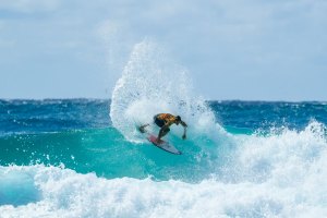 MEDINA DOMINA O QUIKSILVER PRO GOLD COAST ENQUANTO JULIAN WILSON É ELIMINADO