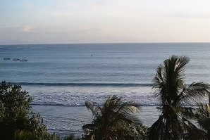 As câmaras da Surftotal chegaram à Indonésia - em Kuta Reef (Bali) está a primeira de muitas!