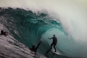 Nathan Florence corre atrás do perigo em Shipstern Bluff