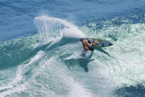 AS ALTAS ONDAS DE SETH MONIZ E ZEKE LAU EM BALI