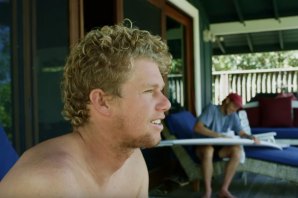 QUE FAZIA JOHN JOHN FLORENCE NA SEMANA ANTERIOR AO PIPE MASTERS ?