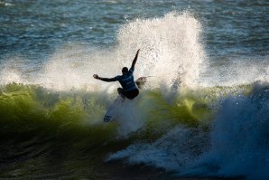 MORAIS E RIBEIRO PASSAM AOS 1/4 DE FINAL NO MEO PORTUGAL CUP OF SURFING DA WSL