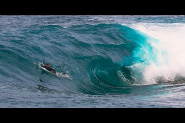 Nathan Florence surfa slab cavernoso no Oeste da Austrália