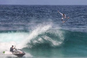 OS ALTOS VOOS DE ITALO FERREIRA NA BARRA DA TIJUCA