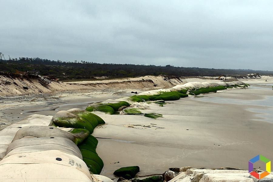 Mar rompe as dunas e coloca habitações em risco na Figueira da Foz