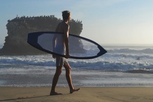 Apenas os rails, nose e tail não são transparentes.