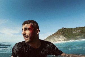 Surfista Pedro Scooby sofre lesão na cabeça enquanto surfava na Indonésia