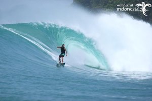 Histórias que só o surf permite - no arquipélago das 17.000 Ilhas