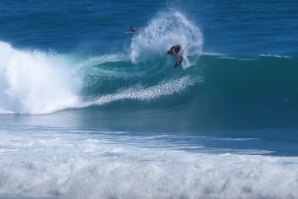 Kelly Slater falhou as etapas de El Salvador e Rio por lesão, mas as suas surfadas na Indonésia contam outra história