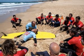 Surf &amp; Rescue 2.0: nova fase do programa forma surfistas e escolas com certificação do INEM e desfibrilhadores