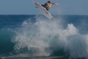 A ELITE DO SURF MUNDIAL JÁ SE ENCONTRA A TREINAR NO HAVAÍ