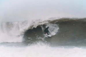 Reubyn Ash mostra-nos como se abriga durante uma tempestade na Cornualha